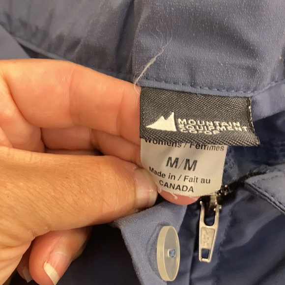 MEC Blue Lightweight Nylon Skort Size Medium - Picture 8 of 11